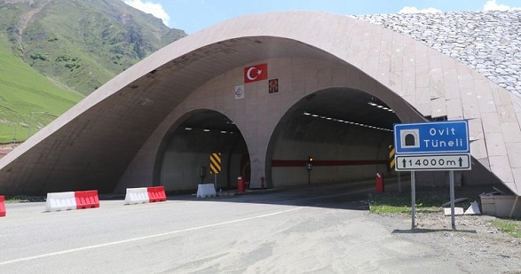 Ovit Tünelinde Trafik Tek Tüpten