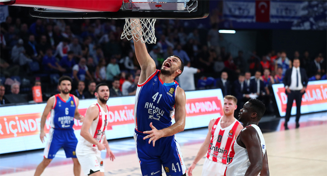 Anadolu Efes son çeyrekte fişi çekti