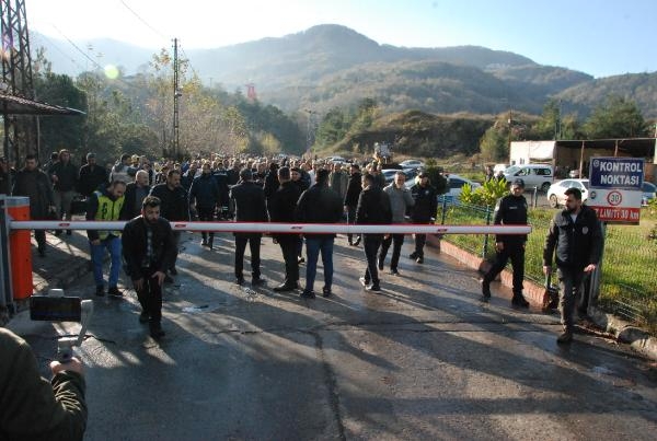Facianın yaşandığı ocakta çalışan madencilerden, müdür yardımcısının görevden alınmasına tepki