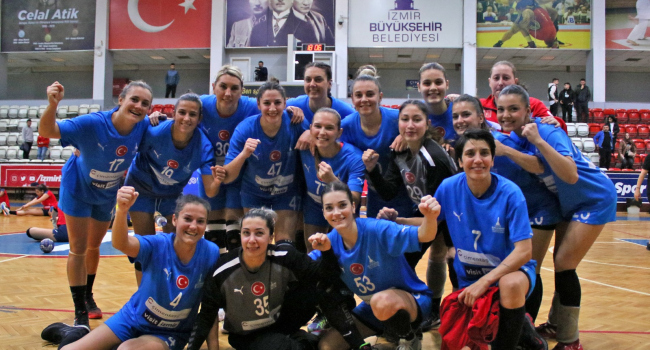 İzmir Büyükşehir Belediyespor tur için sahada