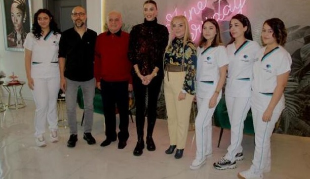 Özge Ulusoy: Özel bir lazer uygulamasını denemek için Adana’ya geldim