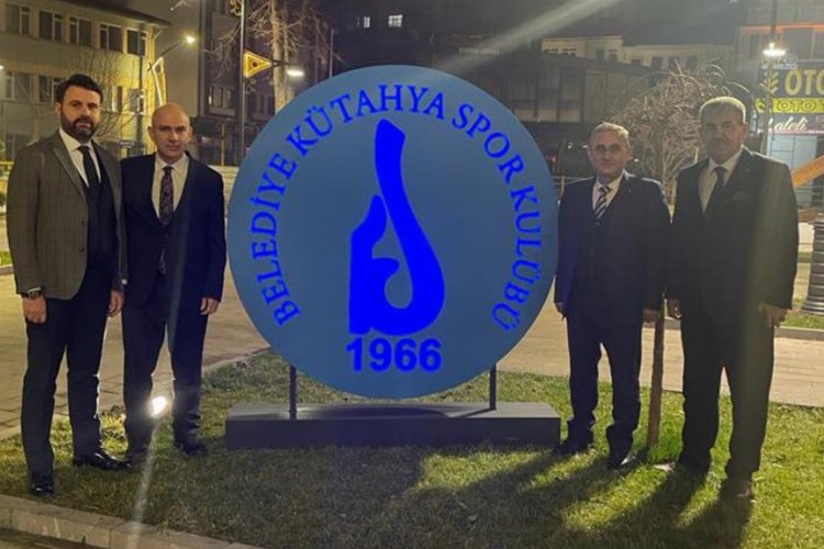 Belediye Kütahyaspor'un logosu Zafer Meydanı'nda