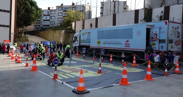 Mobil trafik eğitim TIR'ı Trabzon’da