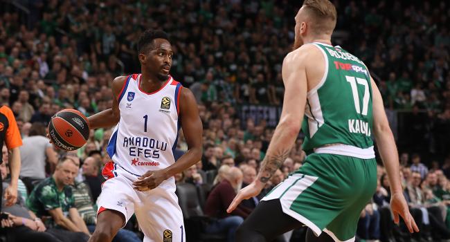 Anadolu Efes'ten farklı galibiyet