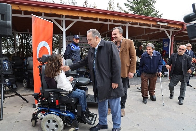 Kayseri Talas'tan engellilere akülü araç