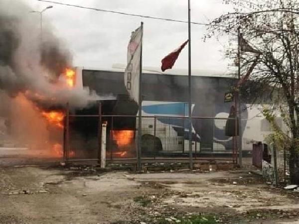 Otobüsün motoru alev alev yandı