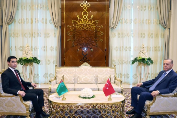 Türkmenistan'da iki lider baş başa görüştü