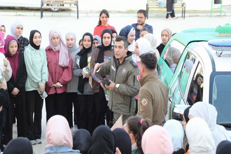 Mersin'de HAYDİ ekipleri hayvan sevgisi aşılıyor