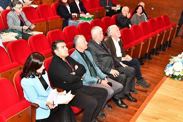 “İzmir'in Yüz Yılı”nda salon şoku!