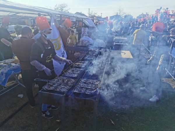 Samsun'da 55 metrelik pide, saniyeler içinde tüketildi