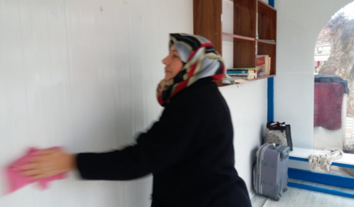 Bilecik Pazaryeri’nde kapalı minibüs durakları temizleniyor