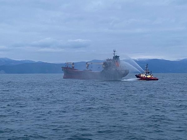 Sinop'ta gemi yangınının boyutu gündüz ortaya çıktı; kayıp kaptan aranıyor
