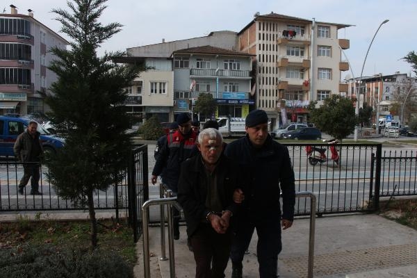 Husumetlilerini yaba ve keserle yaralayan baba-oğul tutuklandı