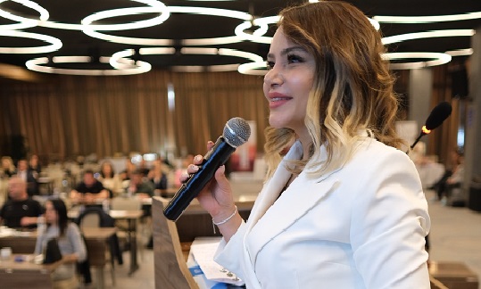 Ünlü Estetik Doktorundan Seminerler Devam Ediyor