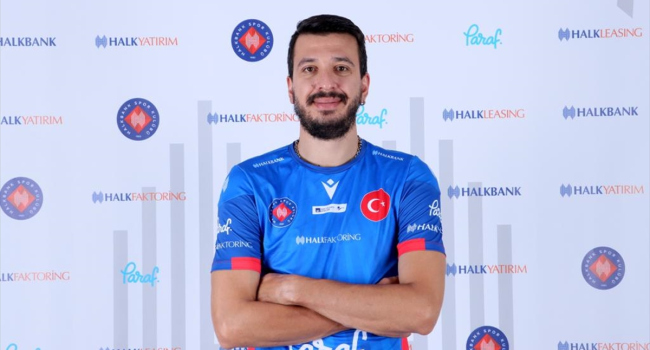 Halkbank, 3 kulvarda da zirveye yürüyor