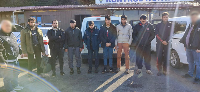 Rize' de Taksiden 8 kaçak göçmen çıktı