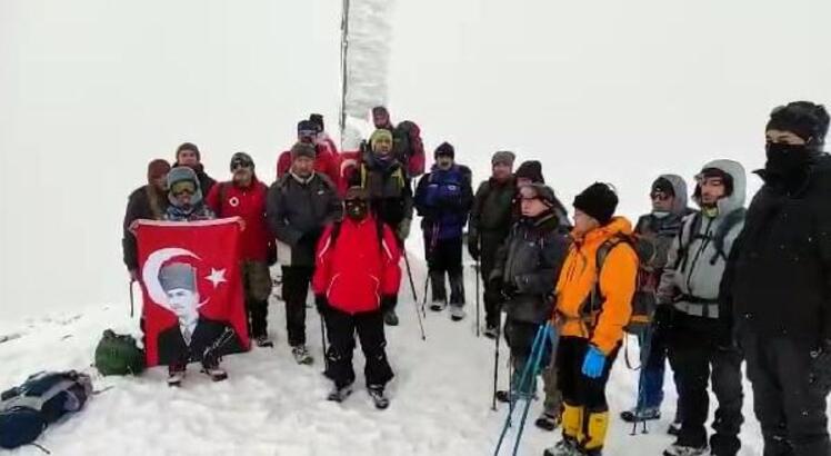 Dağcılar Sarıkamış şehitleri için Yıldız Dağı'nın zirvesine tırmandı