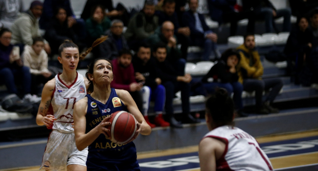 Fenerbahçe Alagöz Holding Antalya'da farka gitti
