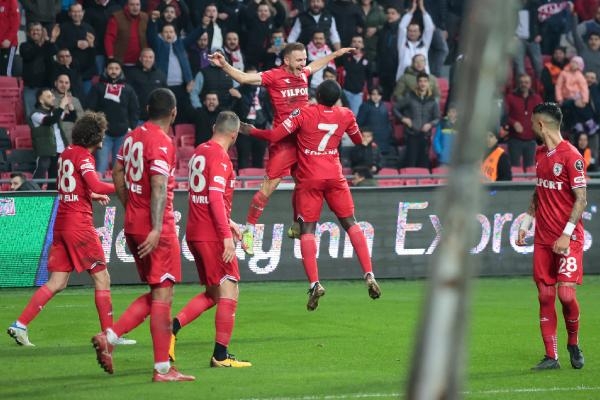 Yılport Samsunspor – Altay: 2–1 