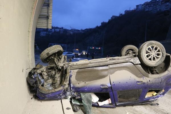 Zonguldak'ta otomobil ile taksi çarpıştı: 3 yaralı 