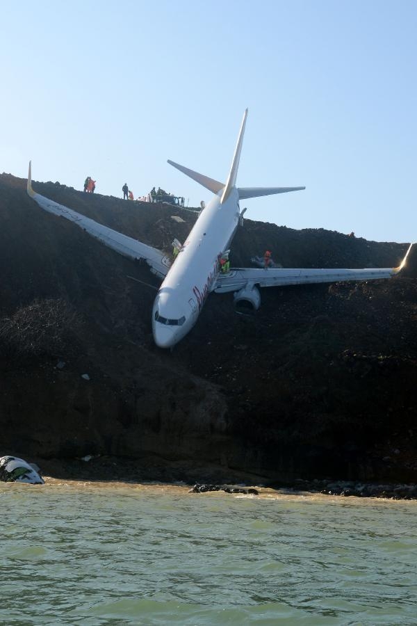 Trabzon’da pisten çıkan uçağın pilotu yardımcısını suçladı 