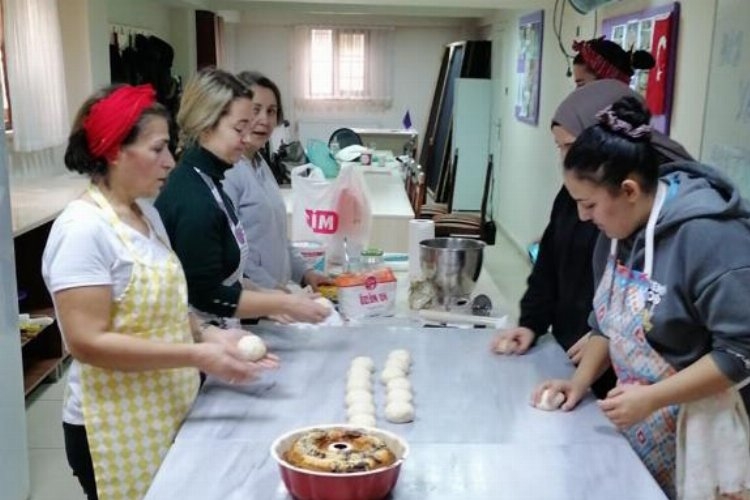 İZMEK'te aşçılık ve pastacılık kursuna yoğun ilgi