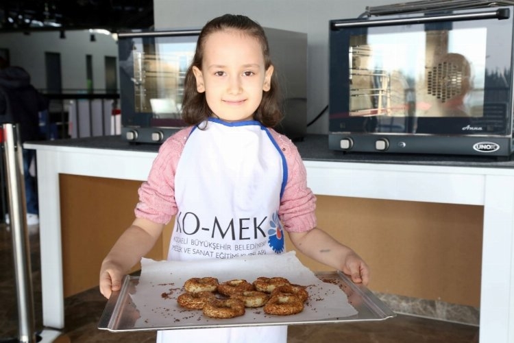 Kocaeli'nin minikleri 'kandil simidi' yaptı