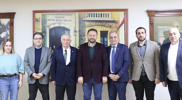 AKP Milletvekilinden CHP Ye Ziyaret