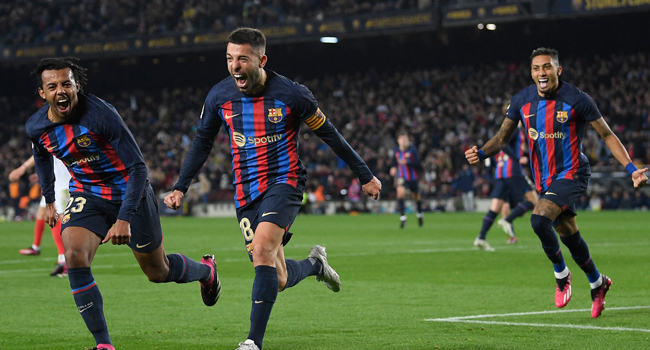 Lider Barcelona farklı kazandı