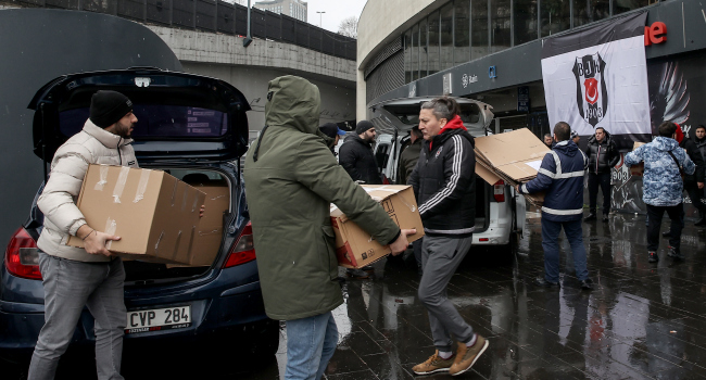Beşiktaşlı futbolculardan deprem bölgesine yardım