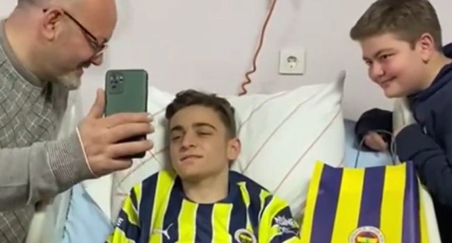 Fenerbahçeli futbolculardan, depremzede Kamilcan'a destek