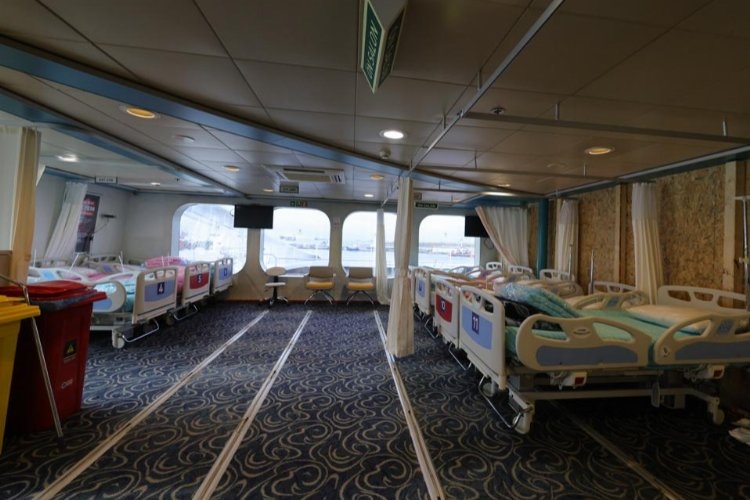 Feribotlar depremzedeler için eve dönüştü