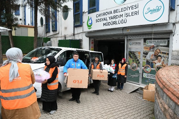 Çayırova'ya gelen depremzedelere yardım