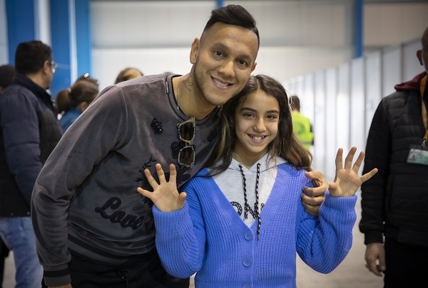 Josef de Souza Mersin'de depremzedelere moral verdi