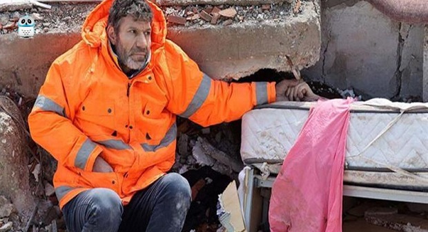 Ebru Yaşar'dan sembol fotoğraftaki babaya jest