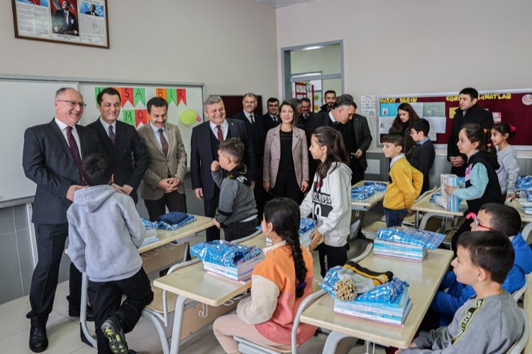Sivas'ta depremzedelerin okul ihtiyaçlarını belediye karşılayacak