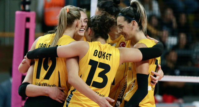 VakıfBank galibiyetle başladı