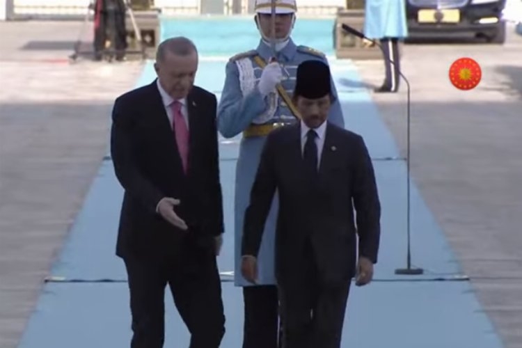 Brunei Sultanı Ankara'da