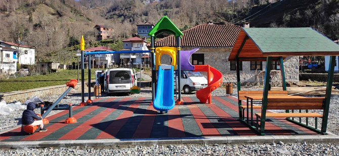 Rize’de 44 Köye Daha Çocuk Oyun Parkı Yapıldı