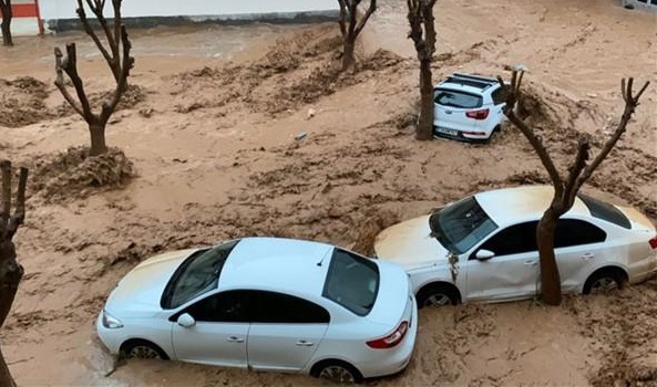  Depremde ağır yara alan Urfa’da şimdi de sel felaketi