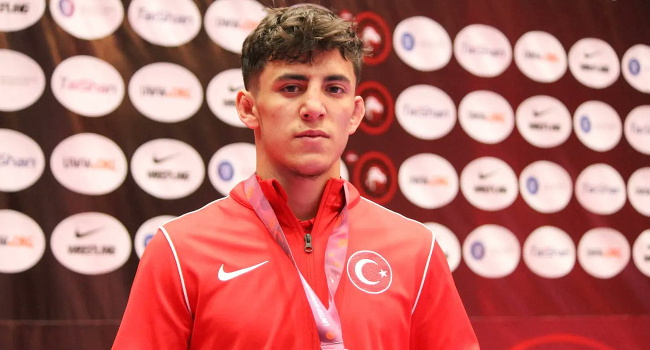 Tolga Özbek gümüş madalya kazandı