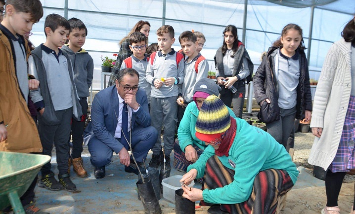 Rize Belediyesine Ait Serada Öğrencilerimiz Hem Geziyor Hem İnceliyor Hem De Uygulama Yapıyor