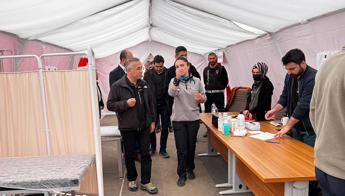 Vali Çeber: Rizelilerin desteğini de arkama alarak, buraya koşa koşa geldim