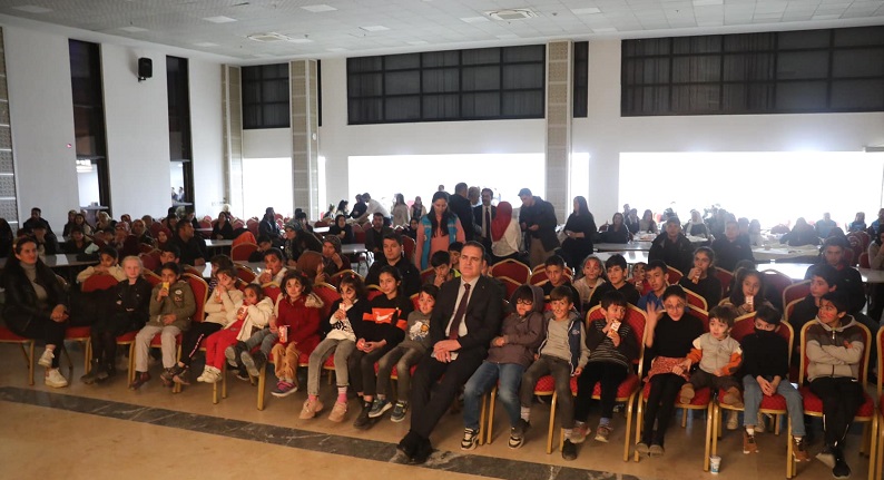Vali Yetimleri Unutmadı