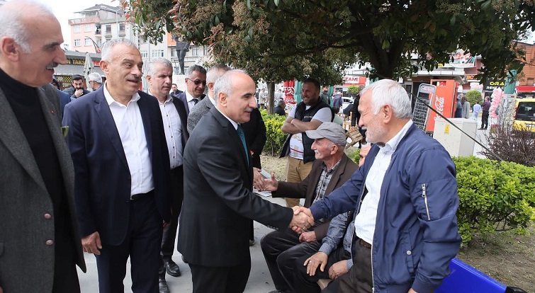 Mertoğlu' na Pazar' da Büyük İlgi