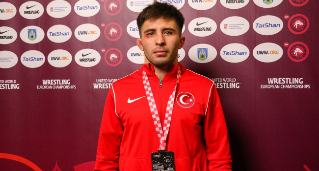 Süleyman Atlı'dan gümüş madalya