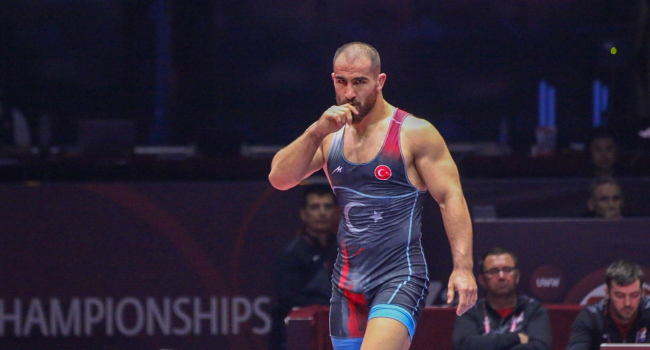 Taha Akgül ve Feyzullah Aktürk finale yükseldi