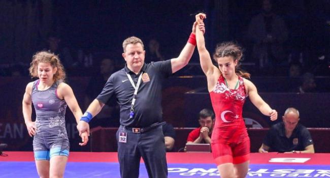 Evin Demirhan ve Nesrin Baş'tan bronz madalya