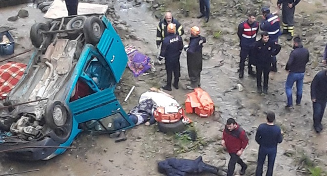 Çayeli’nde feci kaza 4 kişi öldü