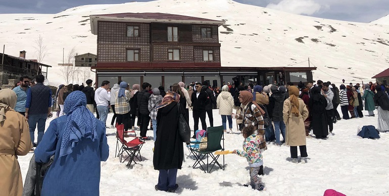 RTEÜ Öğrencileri Ovit Dağında